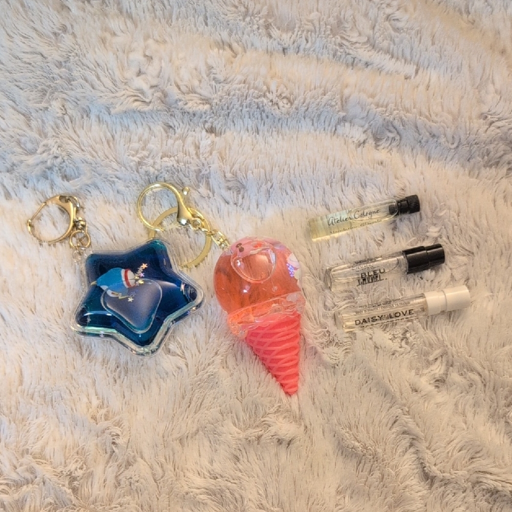 Kids Star and Ice Cream Keychain Set - Pink & Blue with Bonus Samples